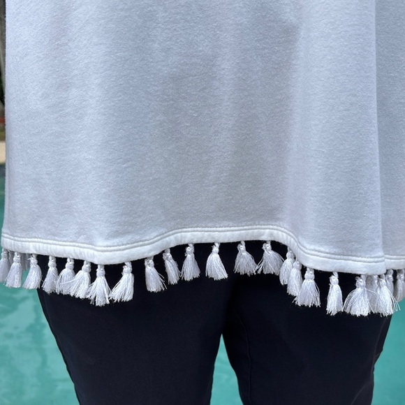 Chic White Lilly Pulitzer Tassel Hem Top - Picture 2 of 3